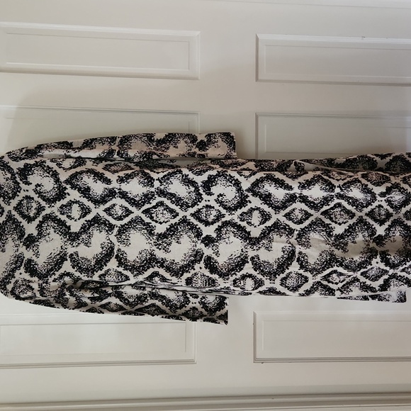 Black & White Patterned Long Cardigan - Womans Size: Small - Picture 7 of 8